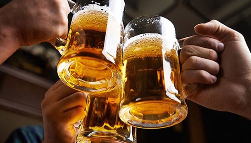 Hạn chế uống rượu bia để bảo vệ chức năng gan