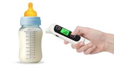 Cha mẹ phải chú ý đến nhiệt độ sữa cho trẻ sơ sinh uống